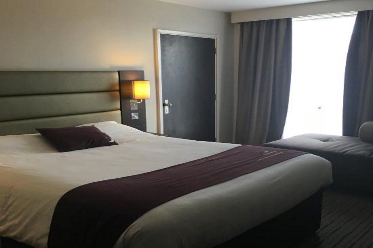 Premier Inn Telford Central Buitenkant foto
