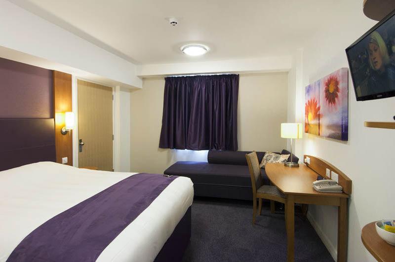 Premier Inn Telford Central Buitenkant foto